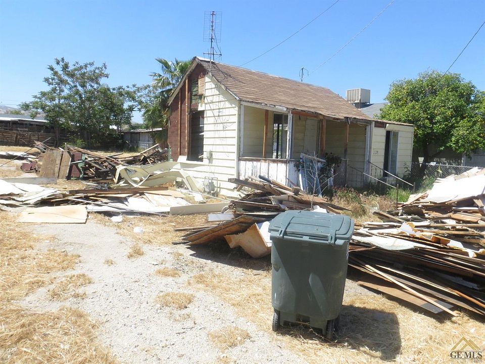 2nd image of 305 Mary St