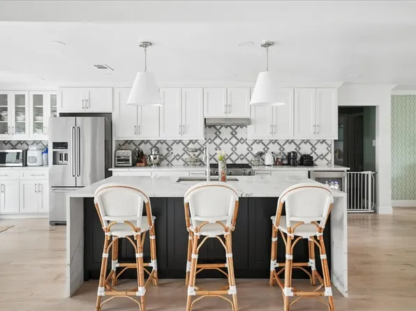 4263 Shady Bend Dr, Dallas, TX 75244