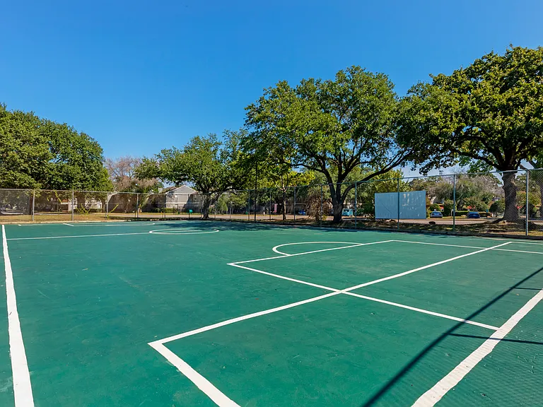 Valley Oaks Apartments — Photo 16