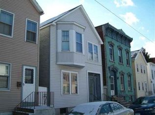 516 2nd St, Troy, NY 12180