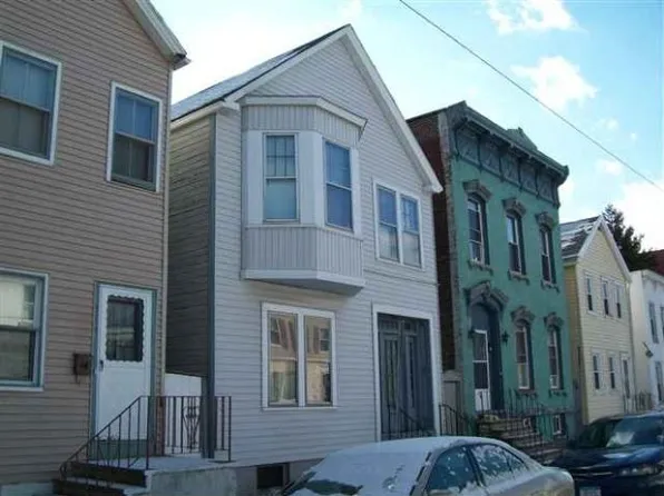516 2nd St, Troy, NY 12180