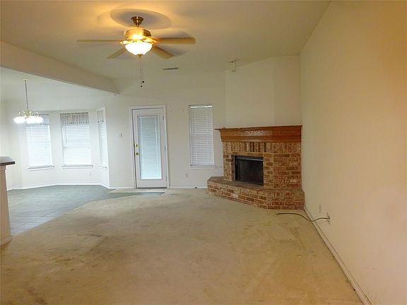 3rd image of 1222 Clay Ln