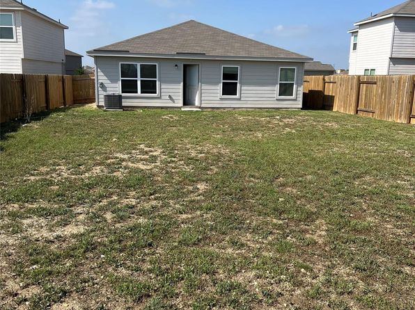 105 Riverdale Dr, Jarrell, TX 76537