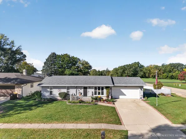 4490 Applewood Ln, Loves Park, IL 61111
