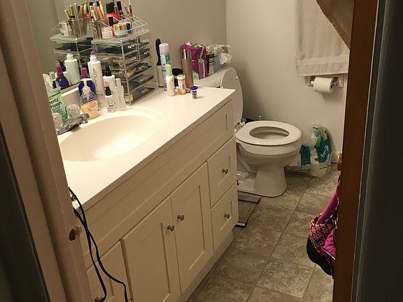 4th image of 906 Viking Way