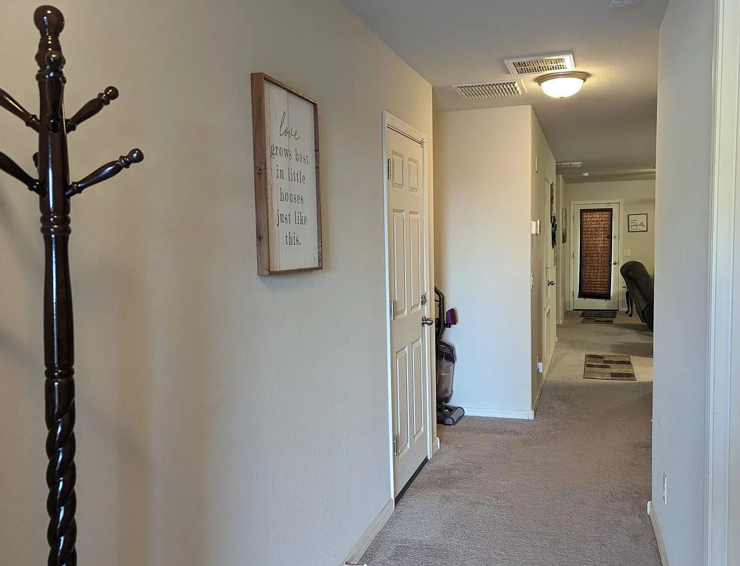4 bed, 2.0 bath, 1221 sqft, $2,200 — Photo 2