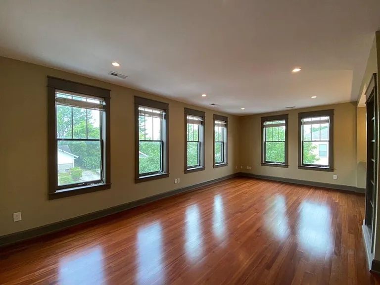 509 E Hillside Dr — Photo 6