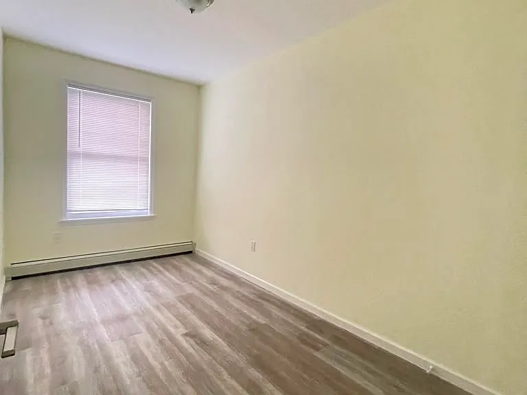 125 Bay 8 St #2A — Photo 4