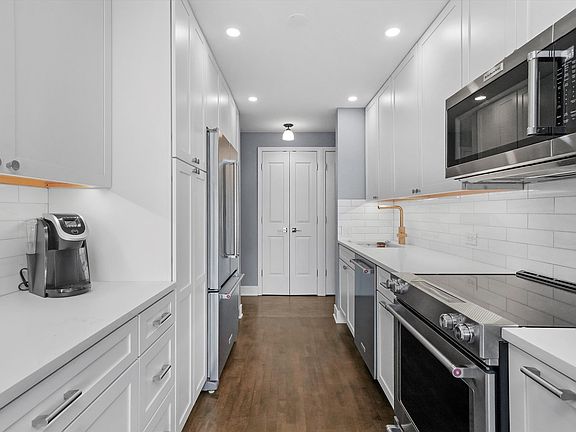 3rd image of 4170 N Marine Dr APT 24D