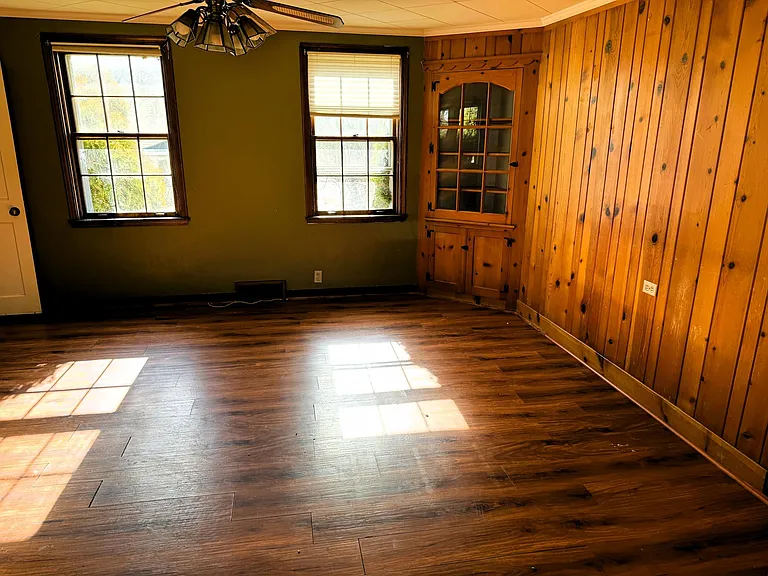 915 Perry Hwy — Photo 44