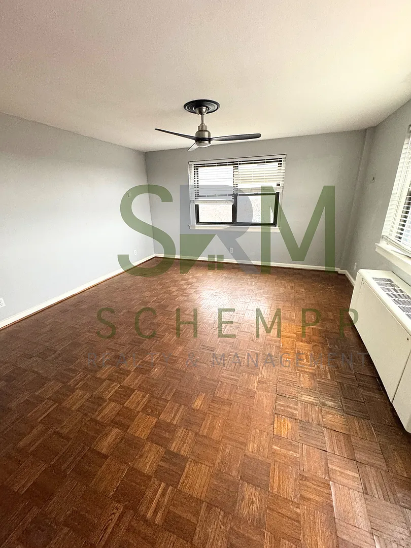 Updated 2BR/2BA on Bardstown Road with all utilities included now available! — Photo 3