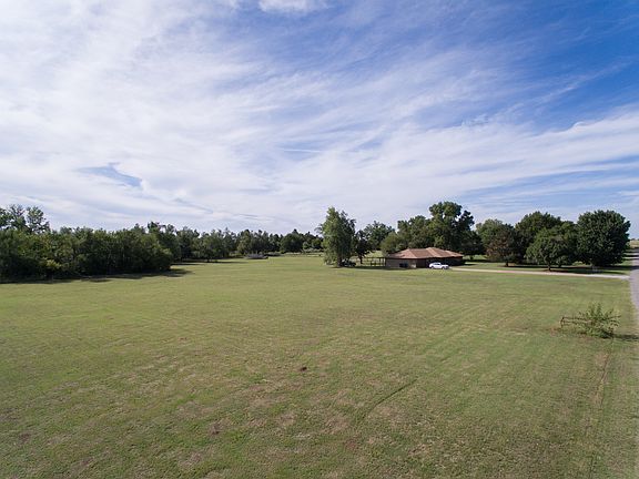 4th image of 9 Hills Dr