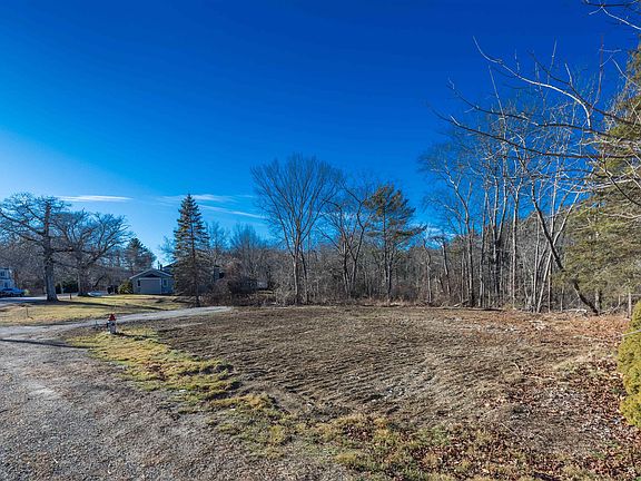 4th image of 389 Sagamore Road