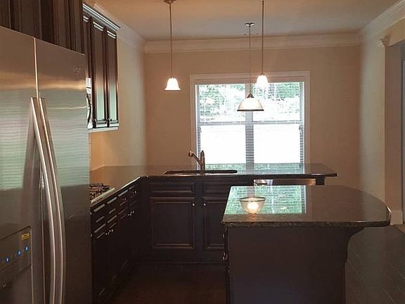 5th image of 213 Aylesbury Blvd