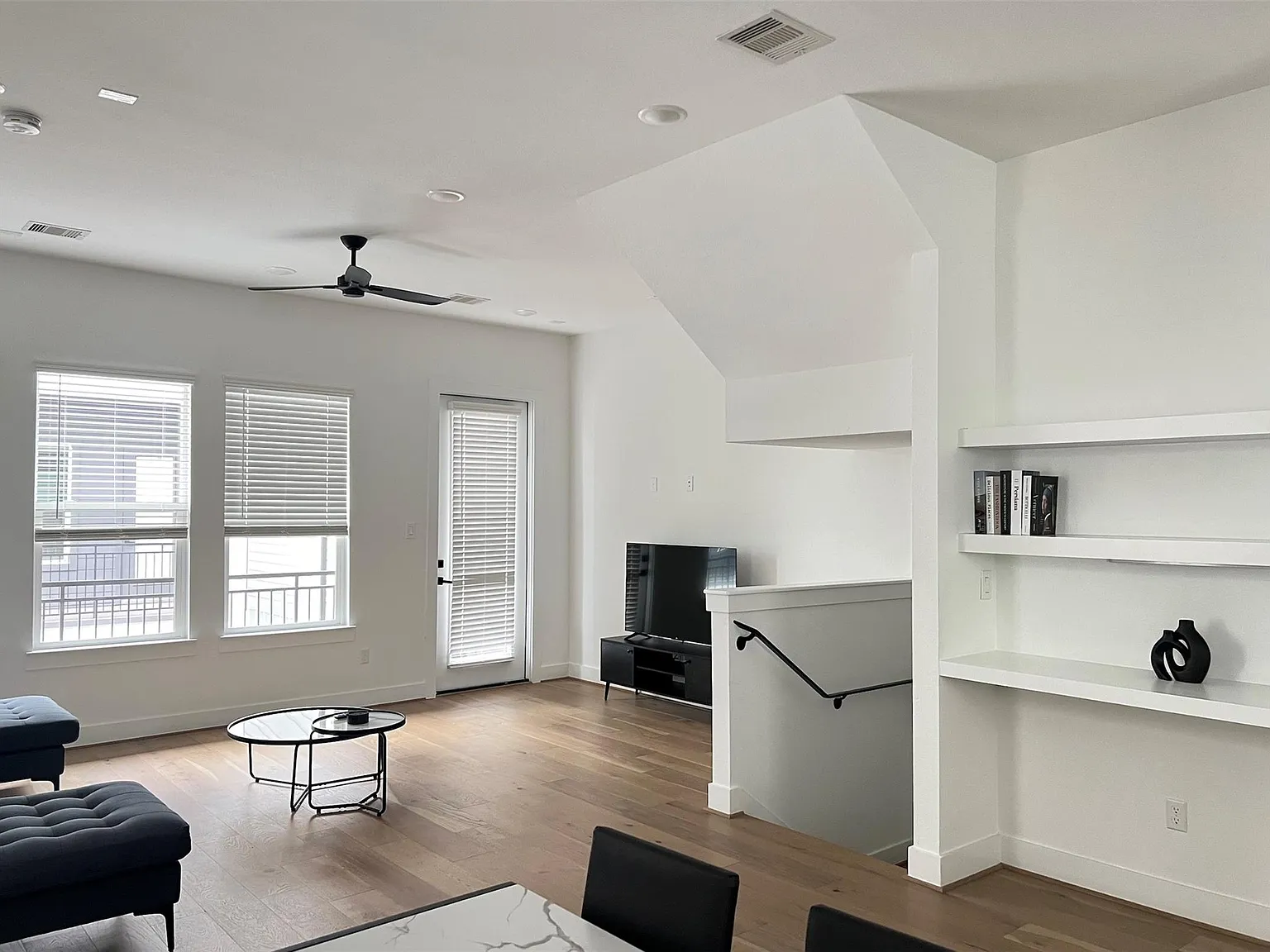3 bed, 3.5 bath, 1828 sqft, $2,450 — Photo 4