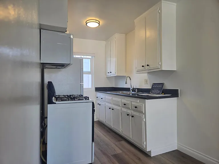 2346 W 18th St #13 — Photo 15