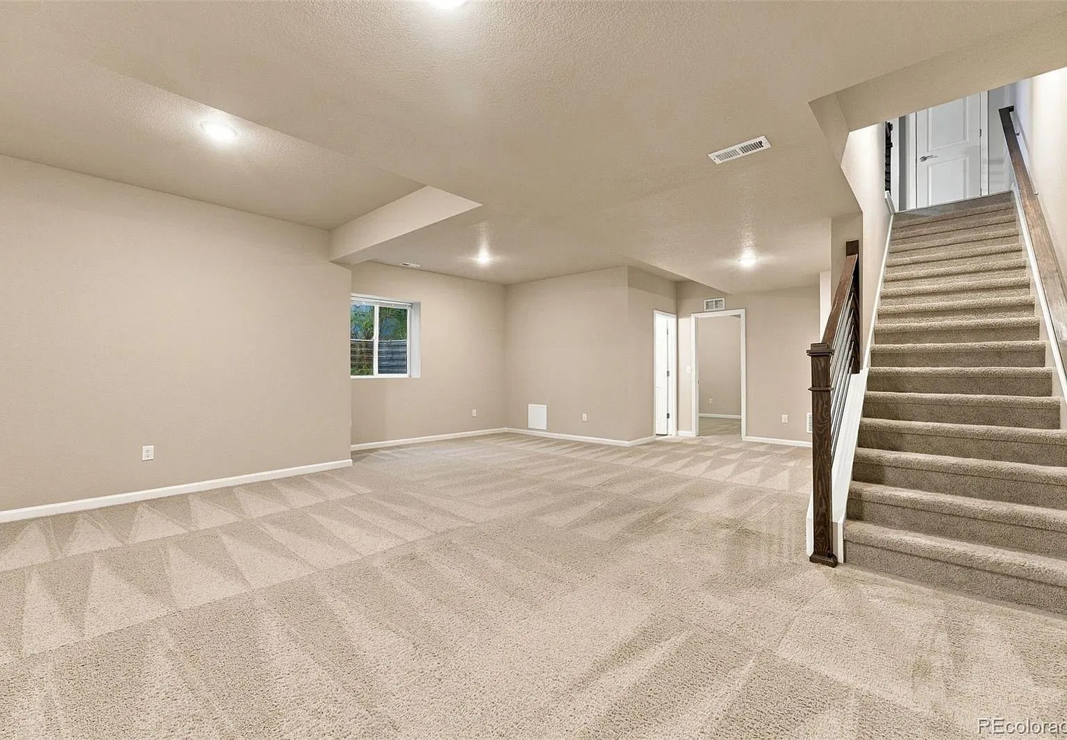 4 bed, 3.5 bath, 2835 sqft, $2,990 — Photo 1