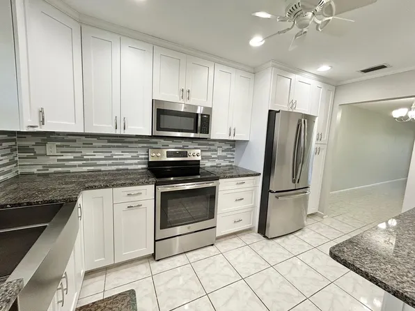 5725 Fernley Drive E #71, West Palm Beach, FL 33415