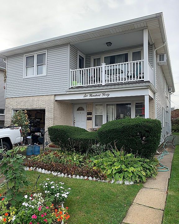 1st image of 640 E Beech St
