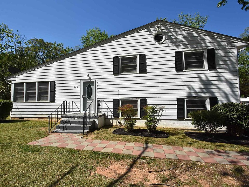 1st image of 302 E Dorchester Blvd