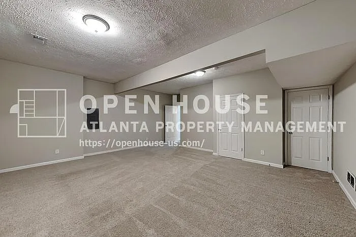 37 Christopher Dr — Photo 17