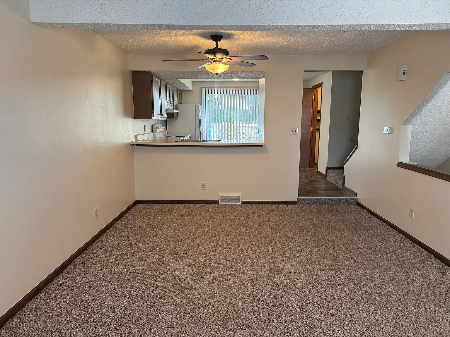 2 bed, 1.5 bath, 1088 sqft, $1,225 — Photo 2