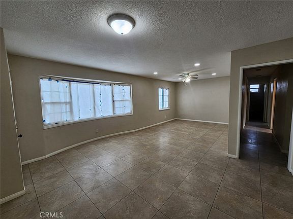 3rd image of 3975 Eileen St