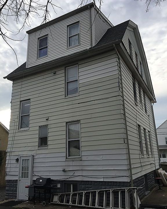 2nd image of 64 Fair St
