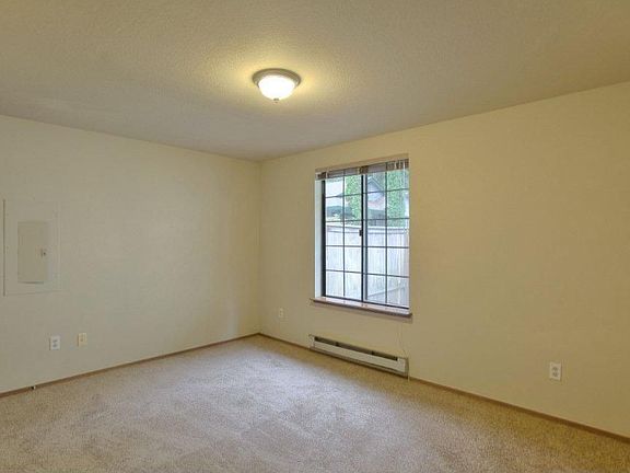 3rd image of 581 Malibu Dr SE