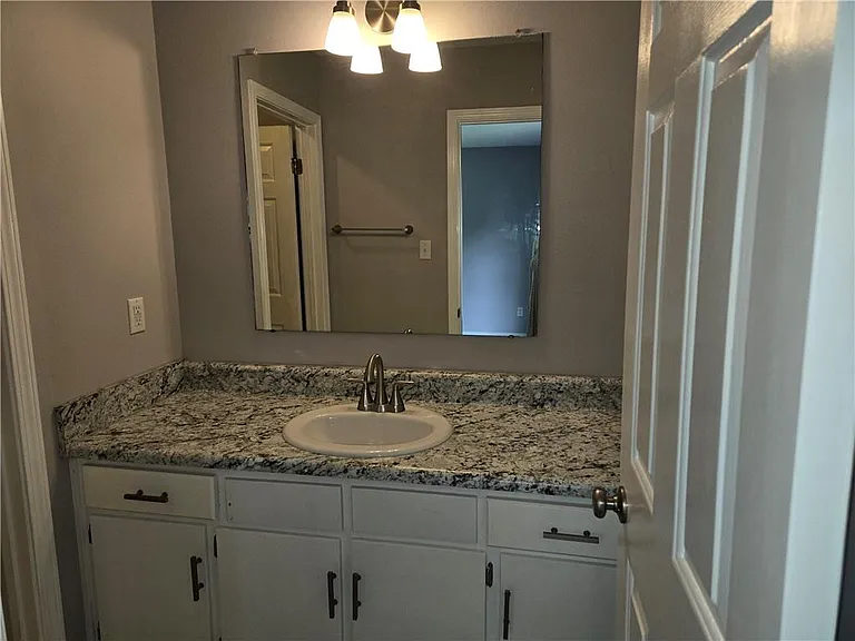 381 Norton Rd — Photo 5