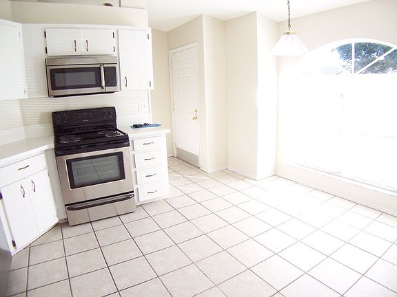 2nd image of 412 Saint Anns Dr