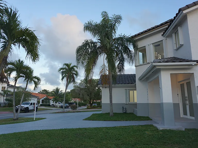 15614 SW 110th Ter — Photo 4