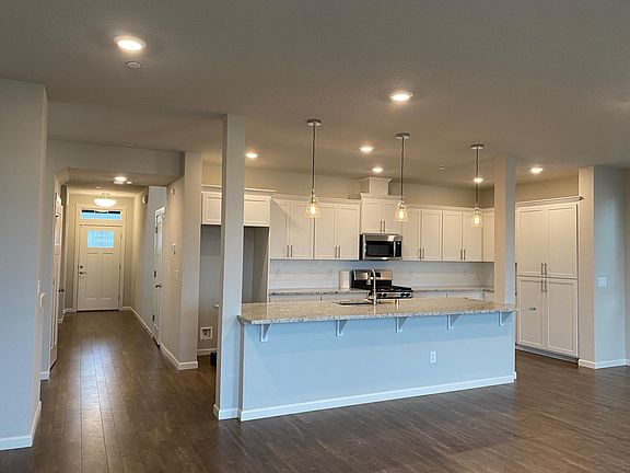 Kitchen (stainless steel refrigerator is included)