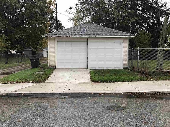 3rd image of 1301 Campeau St