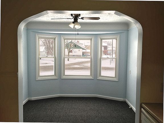5th image of 1090 Fort Park Blvd