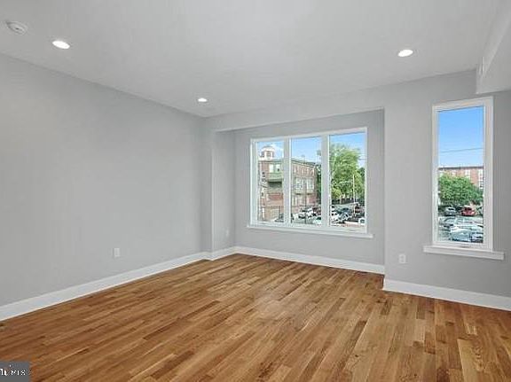 4th image of 1632 Cambridge St #A