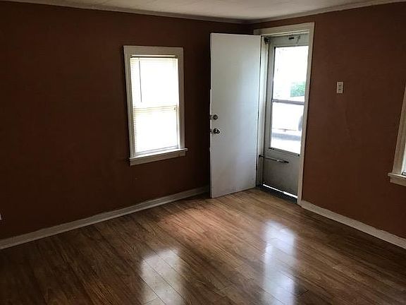 4th image of 3312 Chaucer Ave