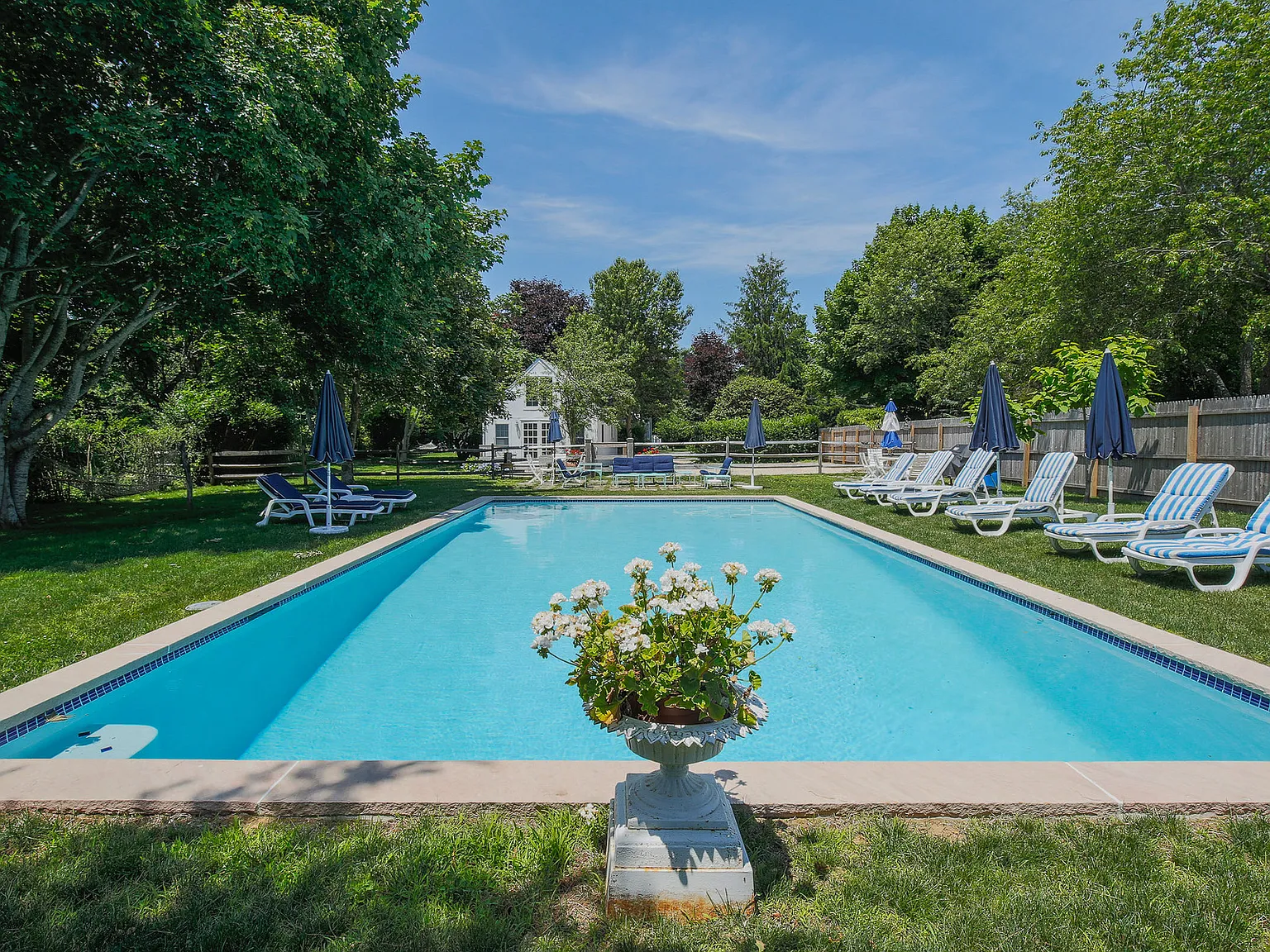 East Hampton Farmhouse South of the Highway Rental — Photo 2