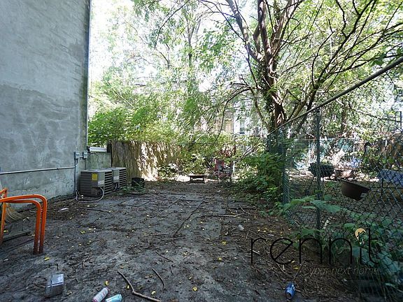 5th image of 177 Pulaski St APT 1F