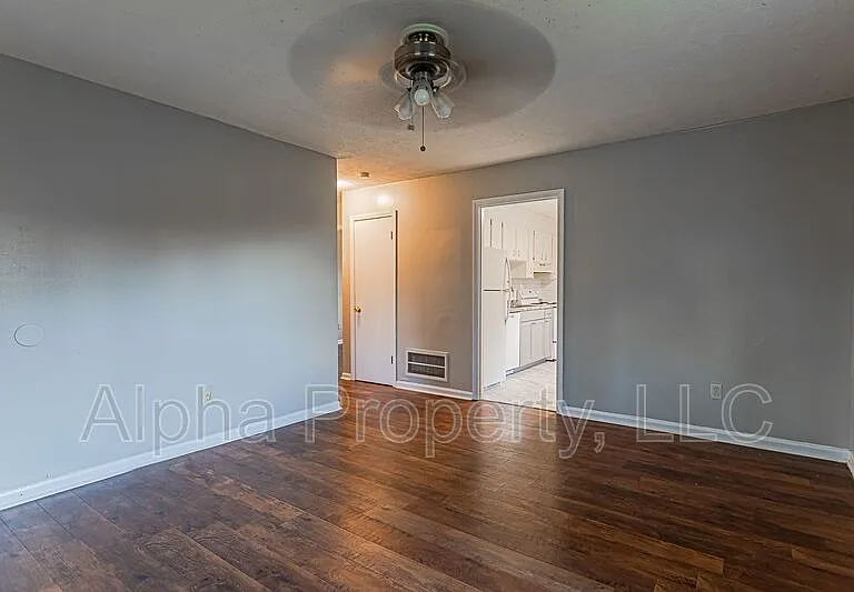 225 Berea Forest Cir #B — Photo 2