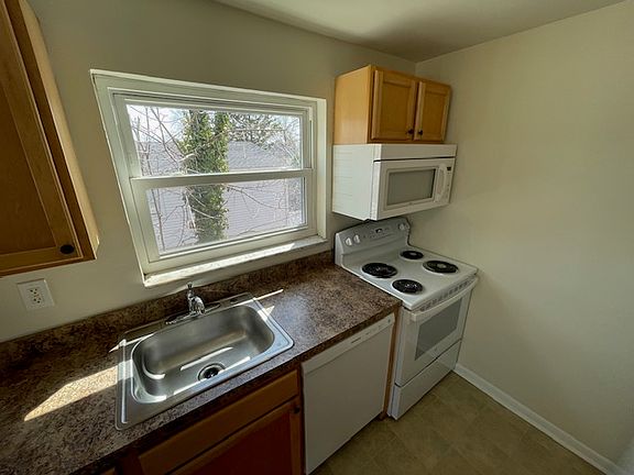 4th image of 1204 1st Ave APT B