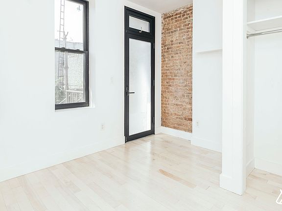 3rd image of 319 Menahan St Floor 2