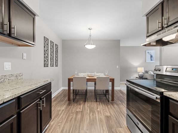 15770 Lakeside Village Dr #720-102