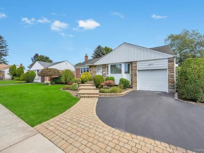 44 Kathleen Drive E, Syosset, NY, 11791