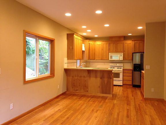 4th image of 3505 NE 195th St