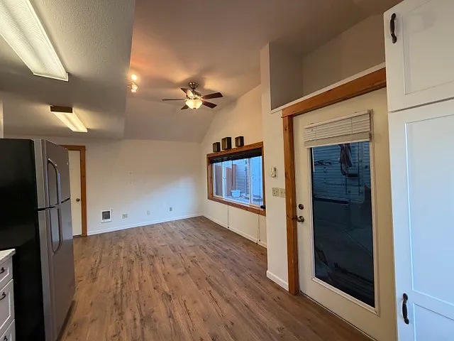 233 NW Cedar Ave #D — Photo 9