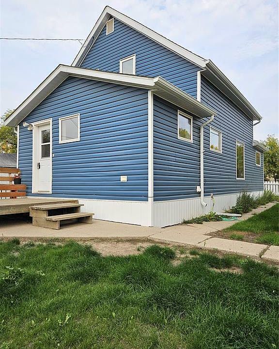 1st image of 115 1st Ave S