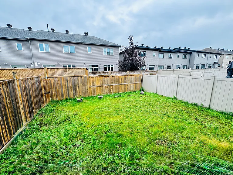 621 Lauraleaf Cres — Photo 25