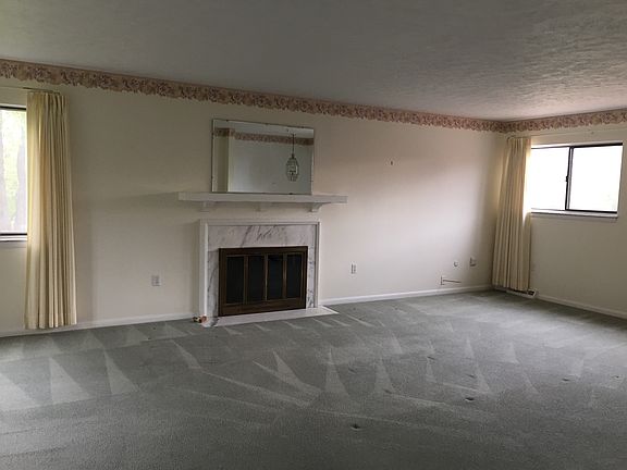 3rd image of 524 Montroyale Dr