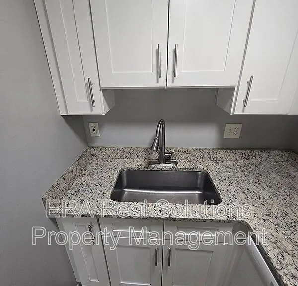 65 W Moler St #A — Photo 8